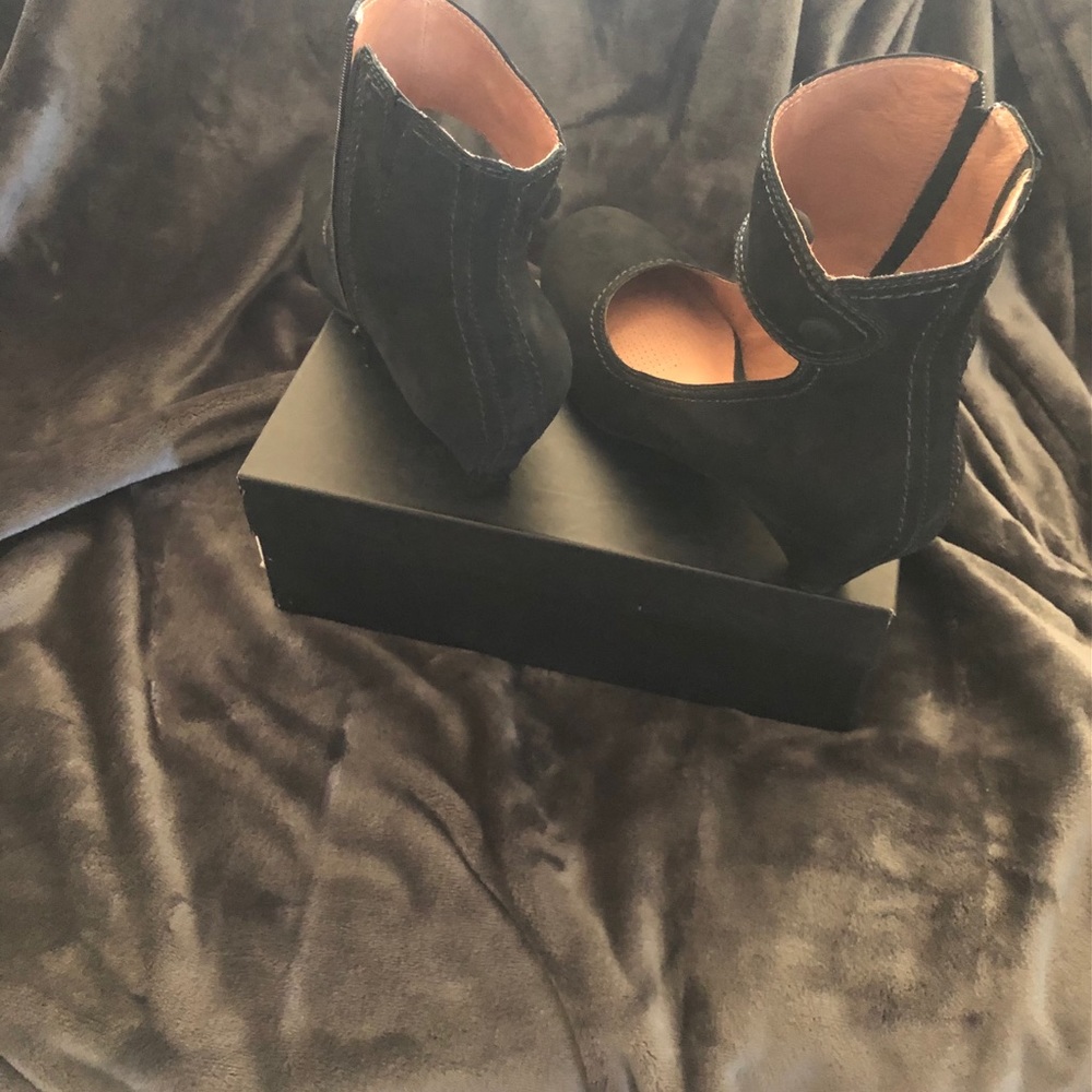 Corso Como Women’s Black Suede shoe boots. - Picture 4 of 13